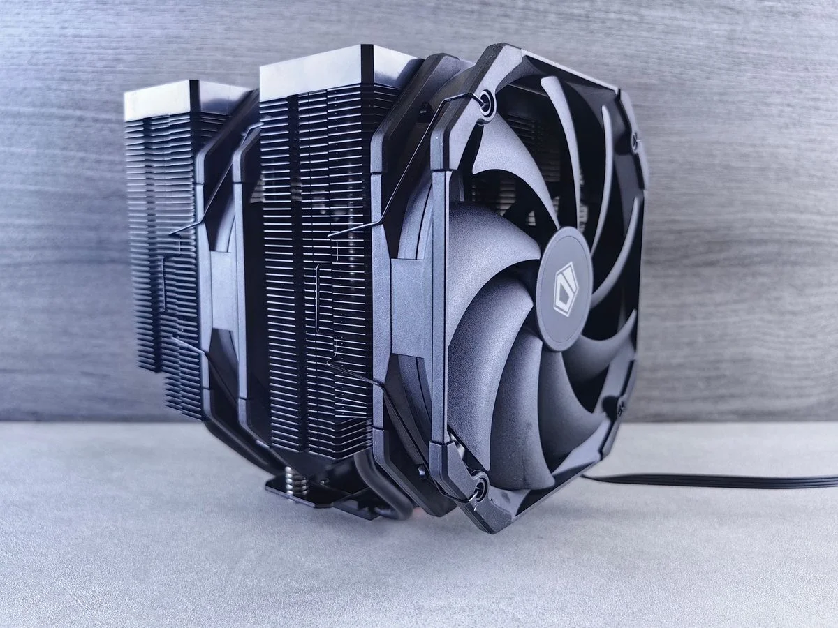 컴퓨터 느려짐의 원인이 될 수 있는 CPU 쿨러의 방열판과 팬