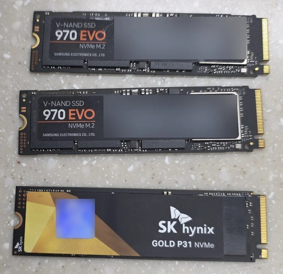 매장에서 쓰는 M.2 NVMe SSD 세 개를 나란히 놓은 모습